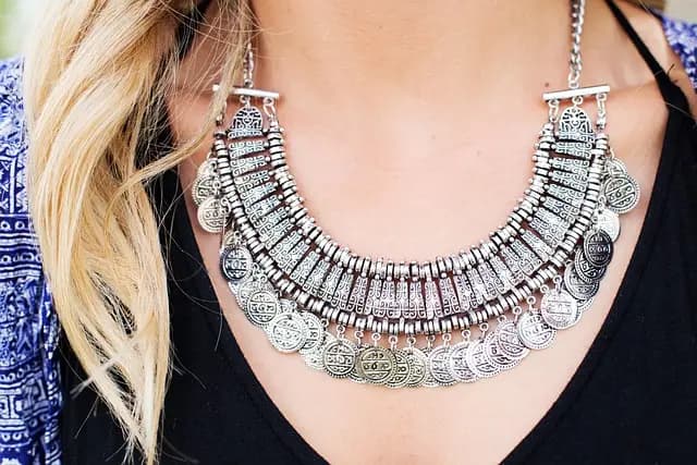Los Mejores Accesorios para Realzar tu Estilo Elegante