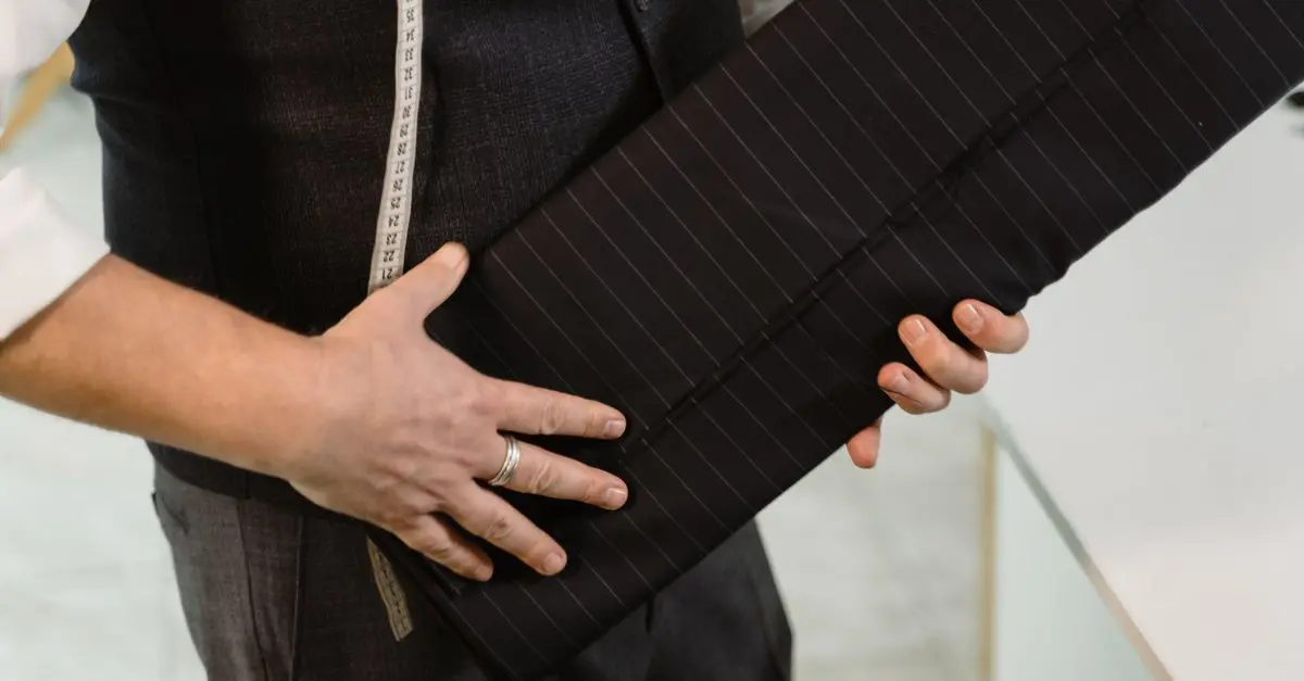 Cómo Elegir el Mejor Material para Tu Traje Elegante