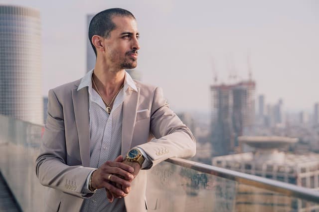 Cómo Elegir el Traje Elegante Ideal para Cada Ocasión